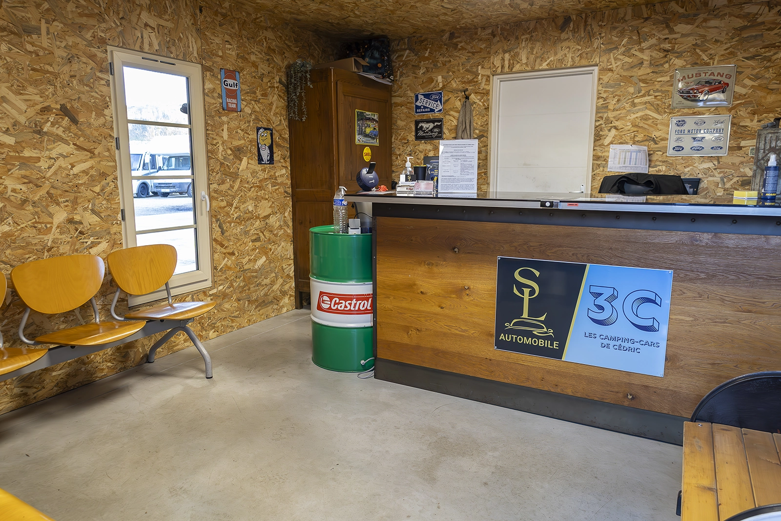 comptoir d’accueil d’un garage automobile